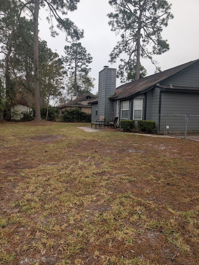 Building Photo - 627 Trevor St