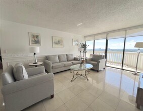 Building Photo - 1000 W Island Blvd