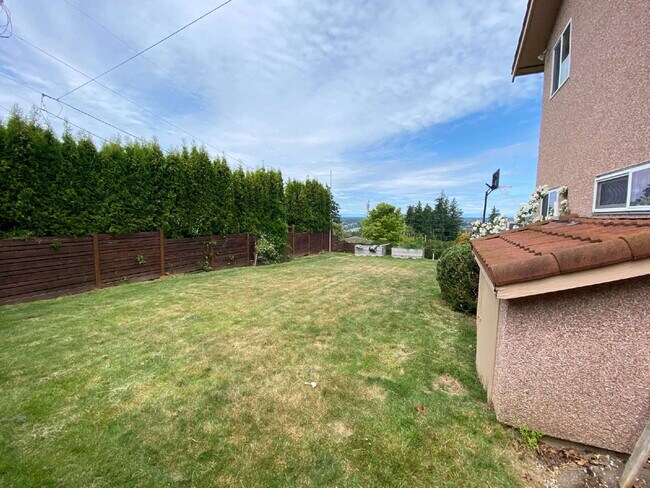 Building Photo - Spectacular Panoramic View at this 5-bed, ...