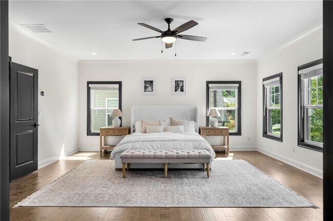 Building Photo - 520 Walden Glen Ln