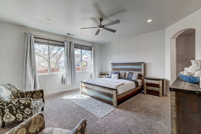 Building Photo - "Charming 3-Bedroom Retreat with 2 Baths and 2150 Sq. Ft. of Comfort in Santa Clara!"