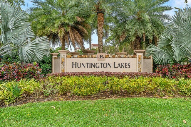 Building Photo - 6795 Huntington Ln