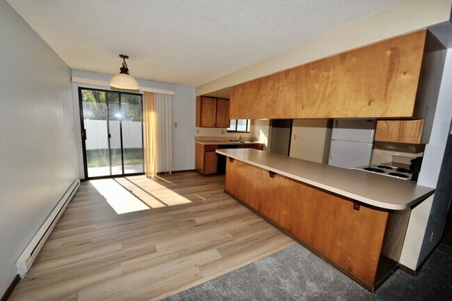 Building Photo - 3 bed 2 bath rancher duplex close to Hayden Lake