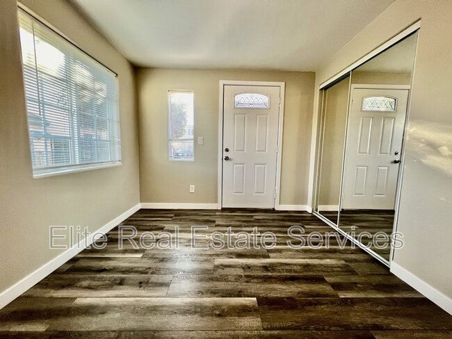 Building Photo - 118 Cedar Ave