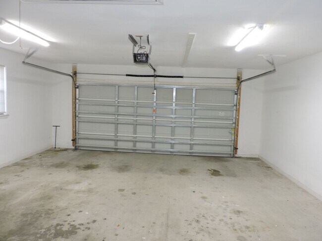 Building Photo - Lots of updates!