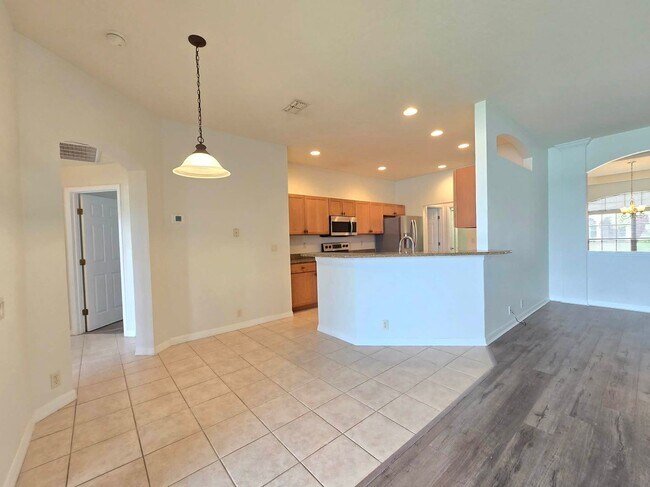 Building Photo - Waterfront home for RENT! 4 bed/2.5 bath