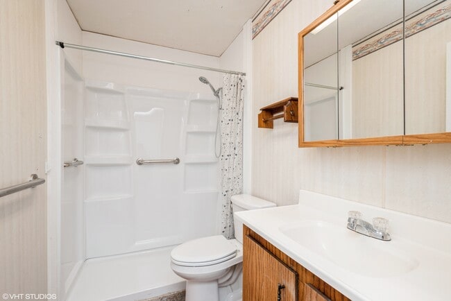 Building Photo - 3740 Kencrest Dr NE