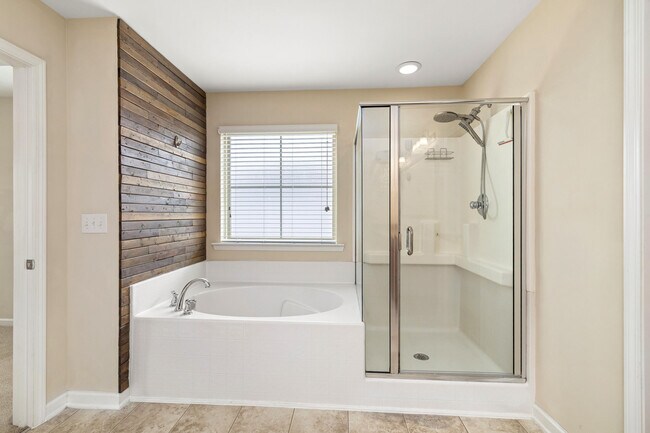 Building Photo - 865 Cormier Dr