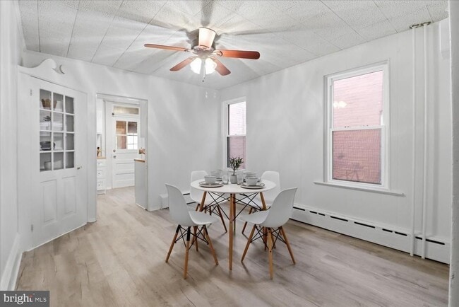 Building Photo - 819 E Marion St