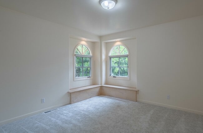 Building Photo - 4055 Sunset Ln
