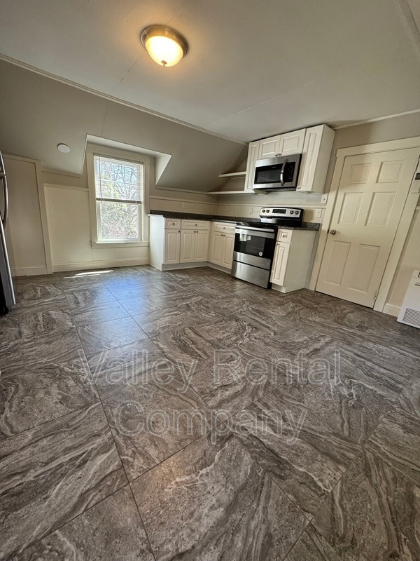 Building Photo - 39 Middle St