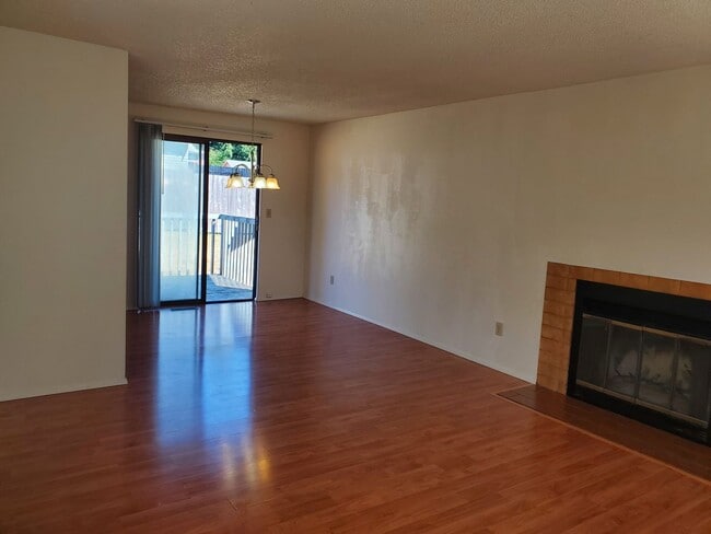 Building Photo - 3 Bedroom Home In East Bremerton