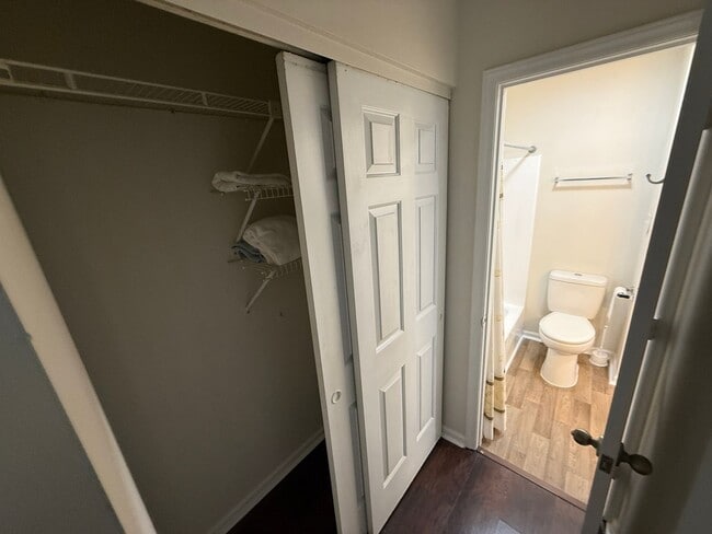 Building Photo - Beautiful Condo minutes from Uptown Charlotte