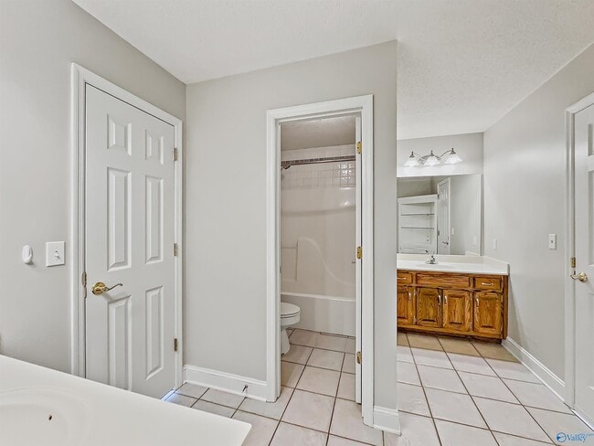 Building Photo - 93 Manor House Dr