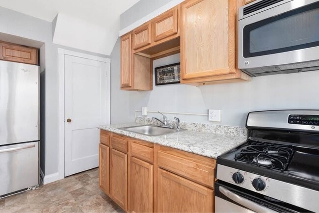 Building Photo - 114 Riverthorn Rd