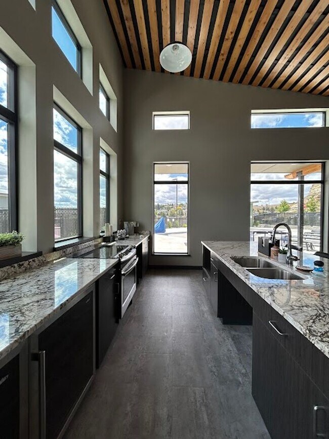 Building Photo - 200 Canyon Pkwy