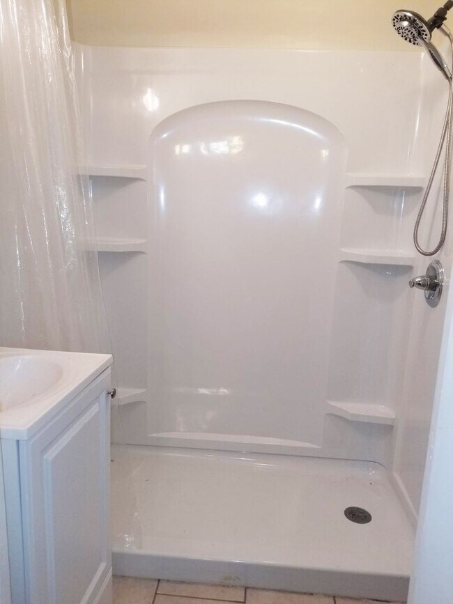 Building Photo - Historic 2 BR House Near Downtown! Bonus Room, Dining Area, W/D Hookups, on Corner Lot