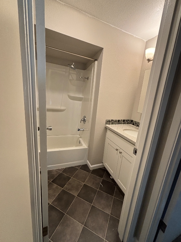 Building Photo - 1620 Kent Des Moines Rd