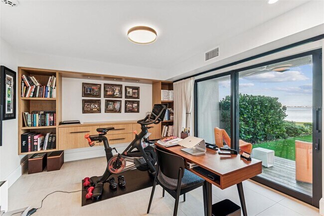 Building Photo - 5010 Bayshore Blvd
