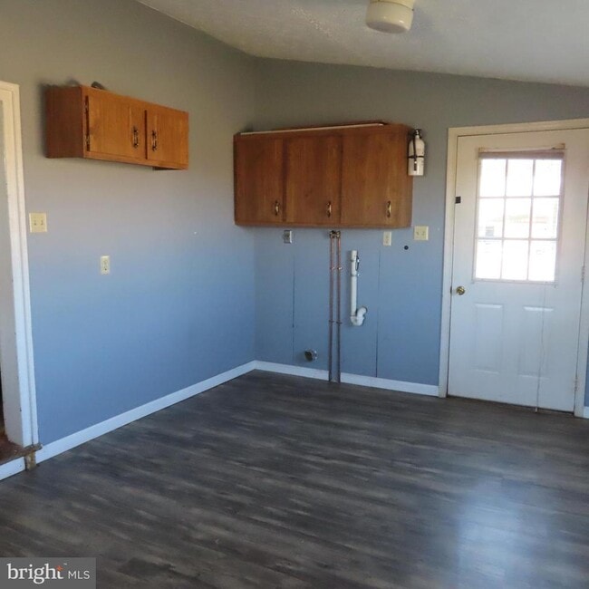 Building Photo - 1410 Gillan Dr