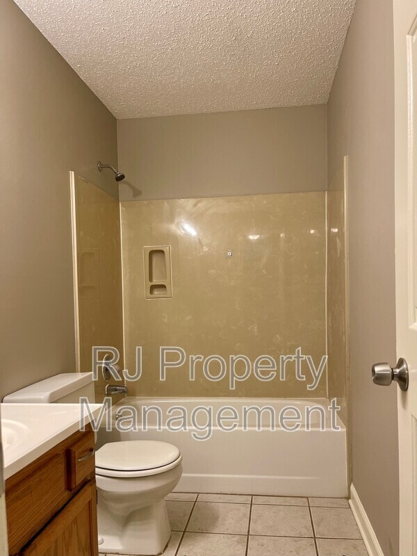 Building Photo - 4592 Tracy Lynn Dr