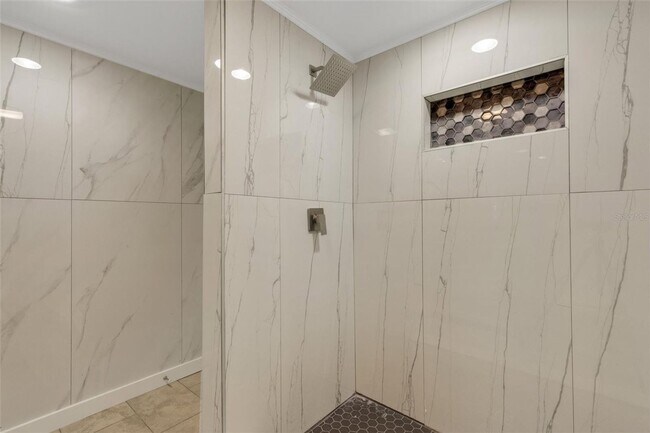 Building Photo - 2 Bed 2 Bath Unfurnished Condo - Sarasota