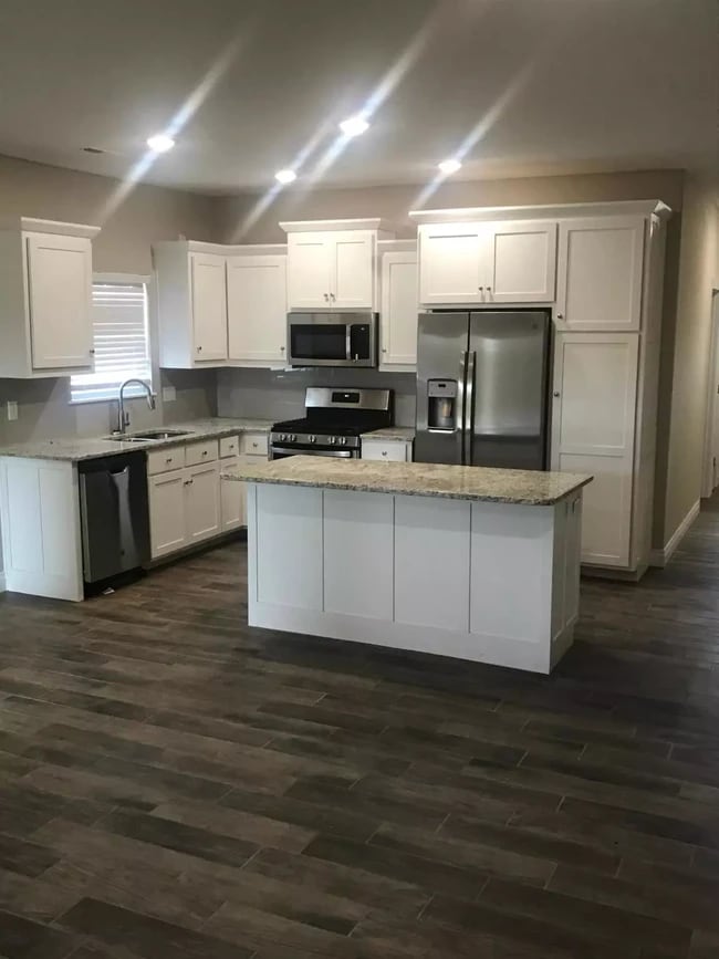 Building Photo - 632 W Clark St