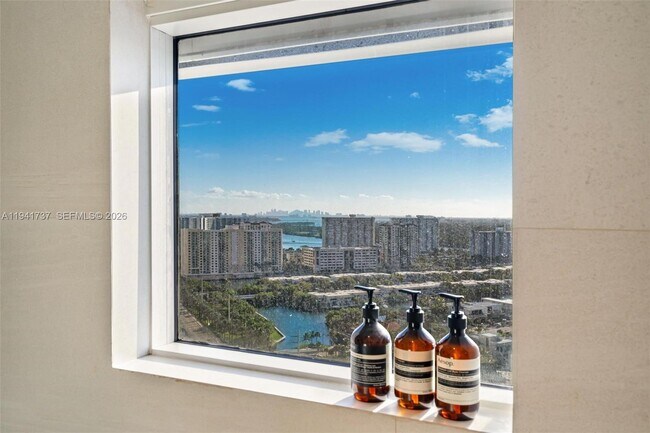 Building Photo - 16485 Collins Ave