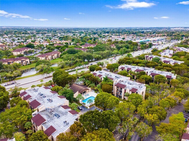 Building Photo - 14415 N Kendall Dr