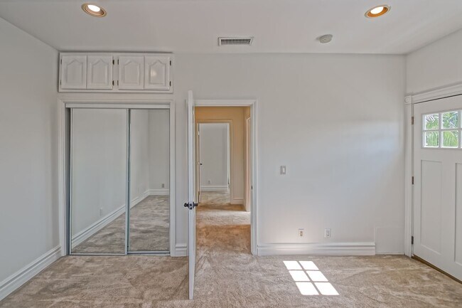Building Photo - 15624 Sombra Ave
