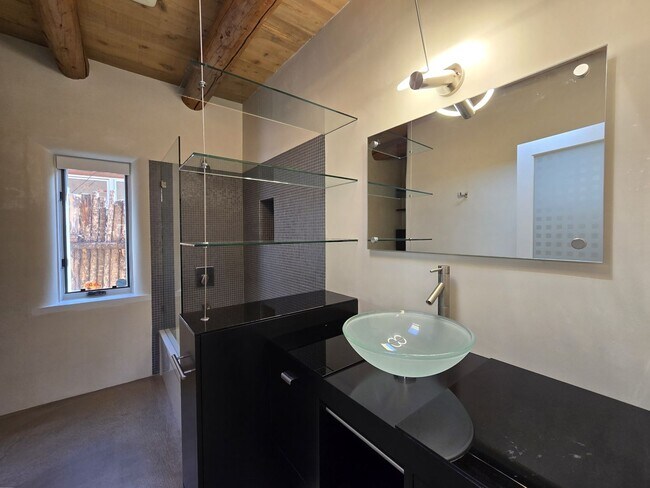 Building Photo - 624 Alto St