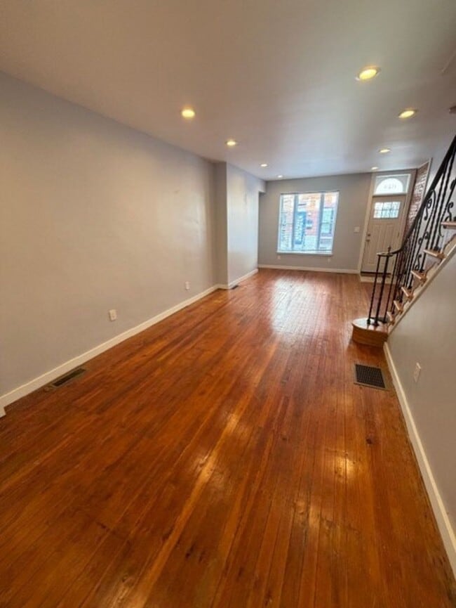 Building Photo - Beauty in LOMO