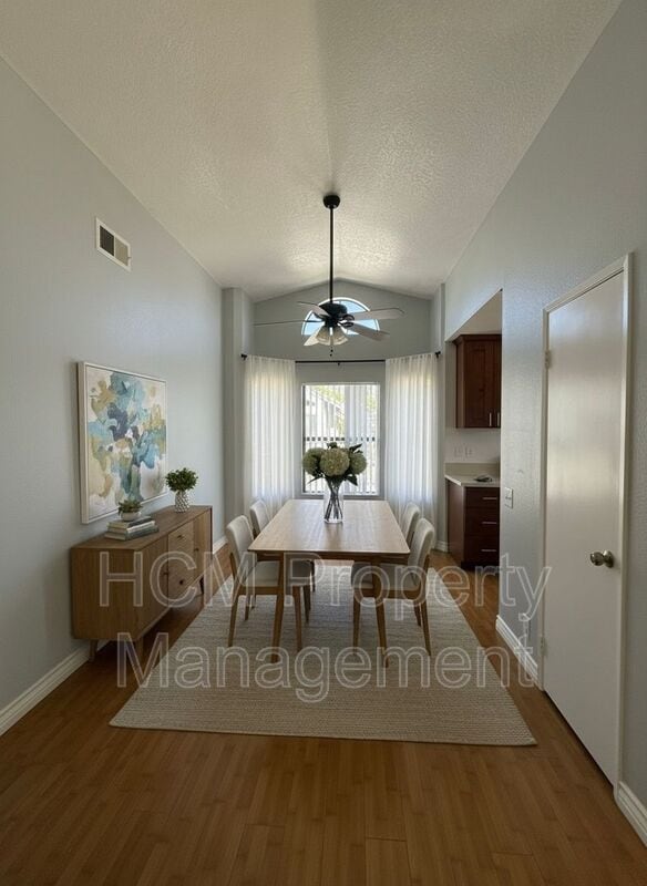 Building Photo - 329 Huntington