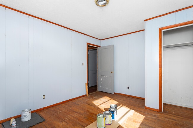 Building Photo - 4624 Hickory Ln