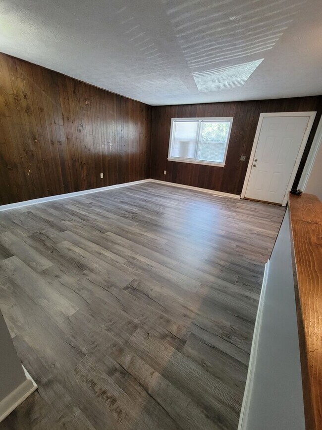 Building Photo - 1014-1014 Willey St