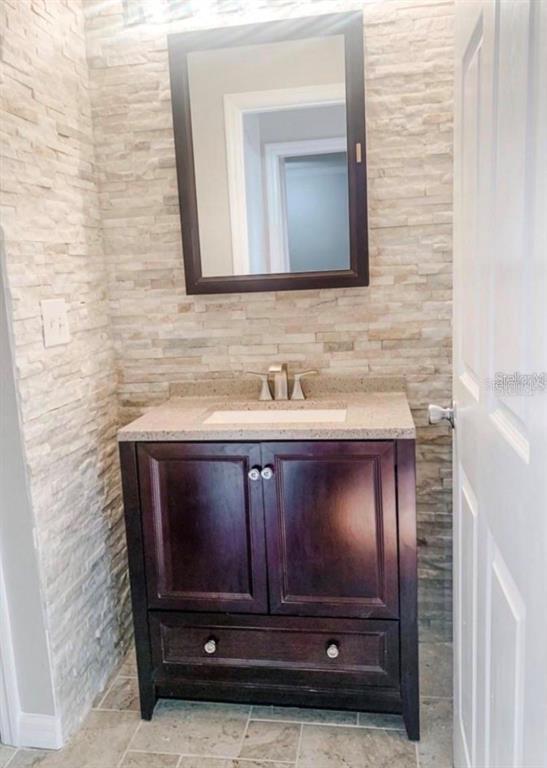 Building Photo - 501 Knights Run Ave