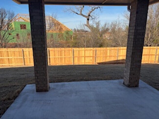 Building Photo - First month Free! NEW NEW NEW!