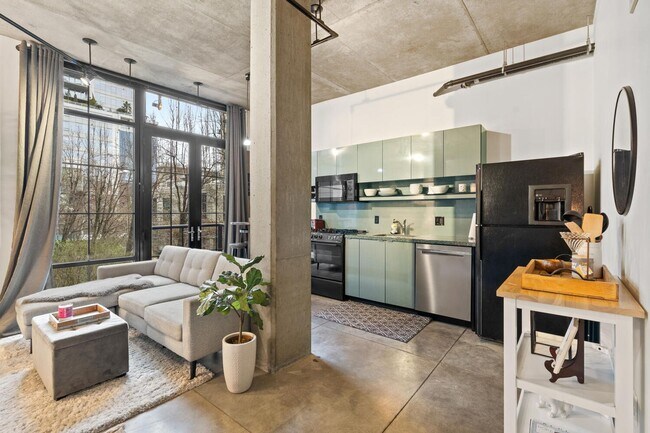 Building Photo - **FURNISHED** Streetcar Lofts studio w/parking/storage/Juliette balcony/fitness center/courtyard ...