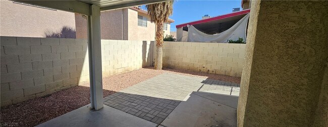 Building Photo - 313 Beethoven St