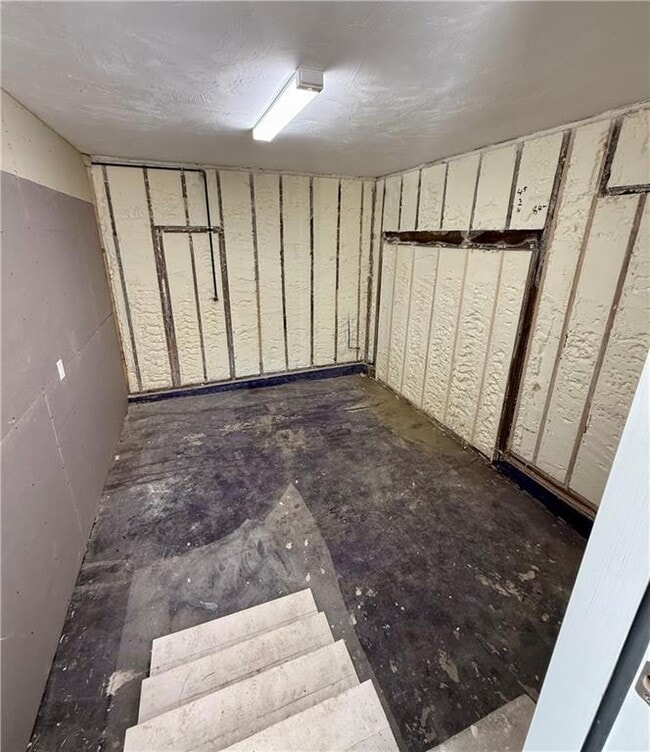 Building Photo - 28 Kitchener St