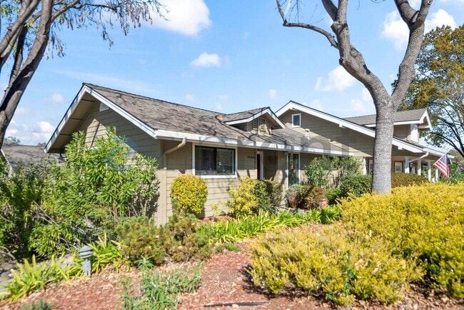 Building Photo - 14541 Oak St