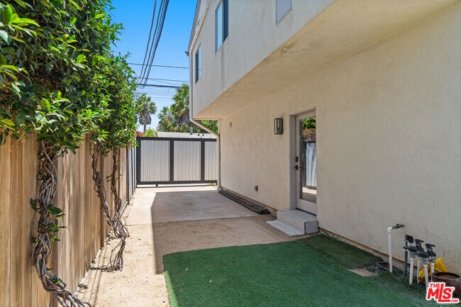 Building Photo - 660 San Juan Ave