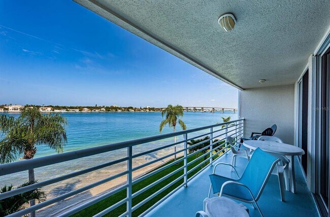 Building Photo - 6093 Bahia Del Mar Cir N