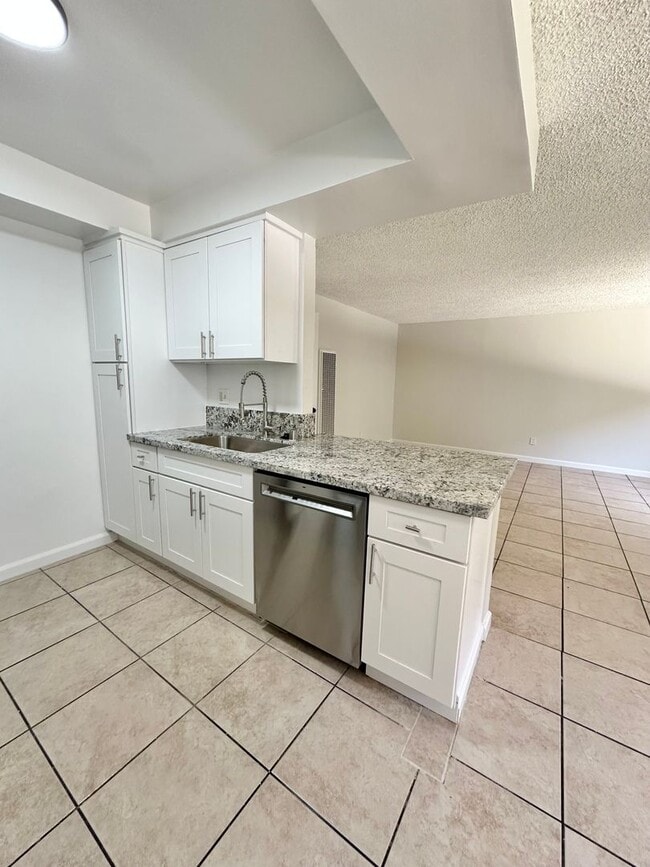 Building Photo - BEAUTIFUL 2 BD/1 BATH UNIT FOR RENT!
