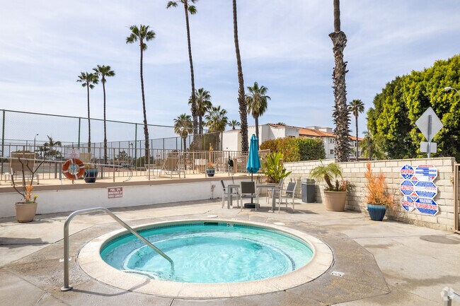 Building Photo - Ocean Fairway