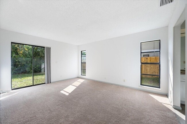 Building Photo - 2216 Amesbury Ct