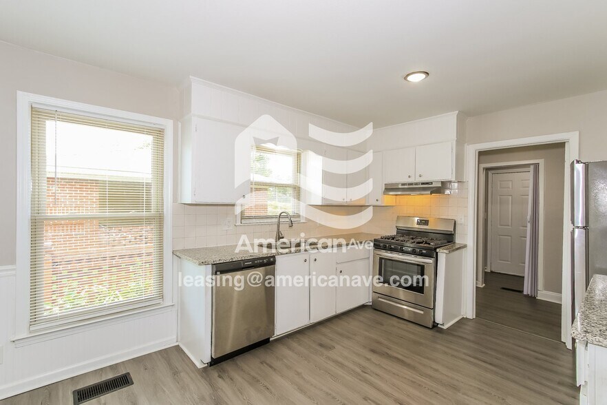 Building Photo - 3006 Eagle Dr