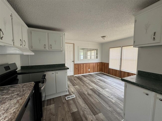 Building Photo - 16206 Wood Dr