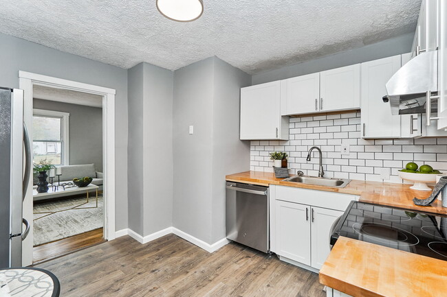 Building Photo - 624 Effingham Dr