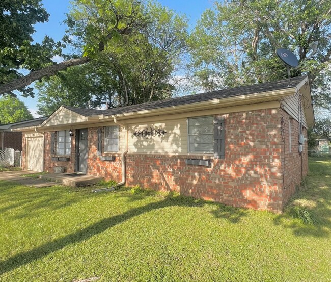 Building Photo - 4813 Bermuda Cir